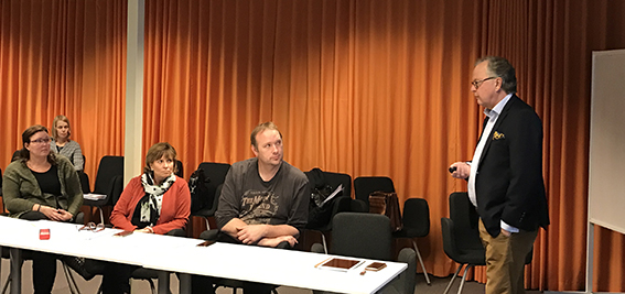 Artikelförfattaren Örjan Larsson vid Blue Institute under en föreläsning inom Tillväxtverkets satsning Digilyftet.